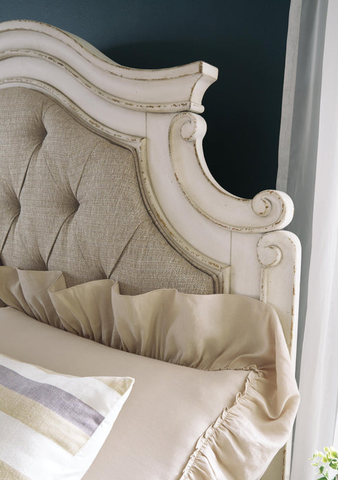 Realyn Queen Upholstered Panel Bed with Mirrored Dresser