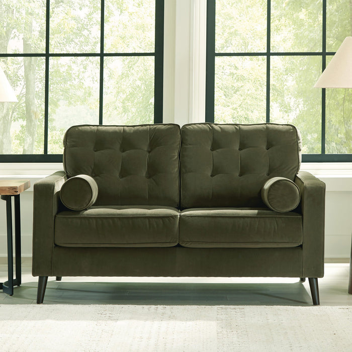 Reveon Lakes Loveseat